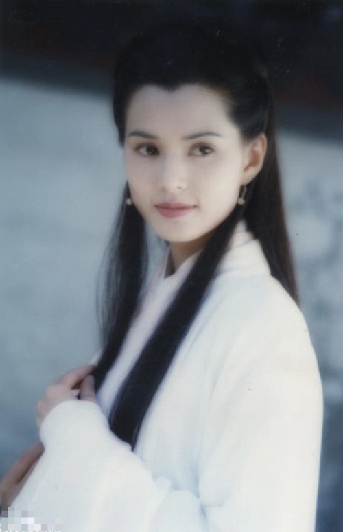 李若彤回应不喜欢王语嫣,暗指自己如王语嫣般盲目,曾错付半生!