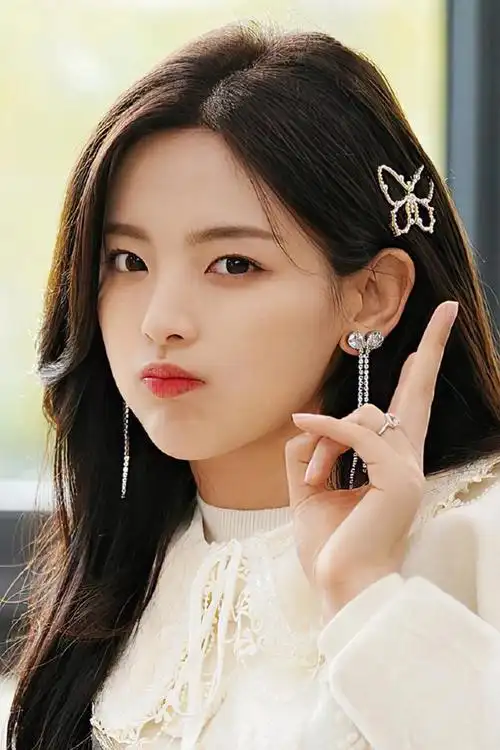 杨超越霸气回应绯闻传闻,大声喊话:请关注我的作品和才华!