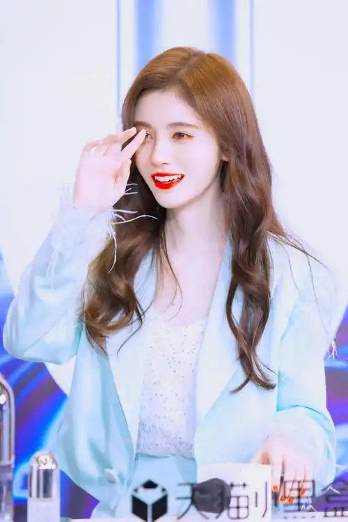 鞠婧祎 对笑眼弯弯毫无抵抗力