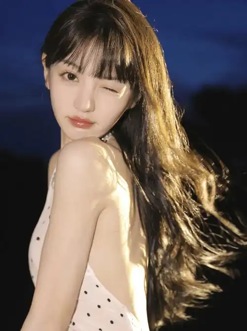 女星田曦薇写真集:容貌俏丽,娇艳可人