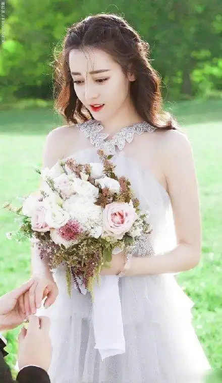 201115迪丽热巴婚纱造型合集分享唯美梦幻是仙女本仙