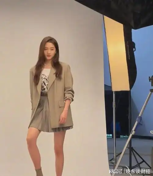 为什么总说关晓彤显壮生图下的她明明很瘦啊