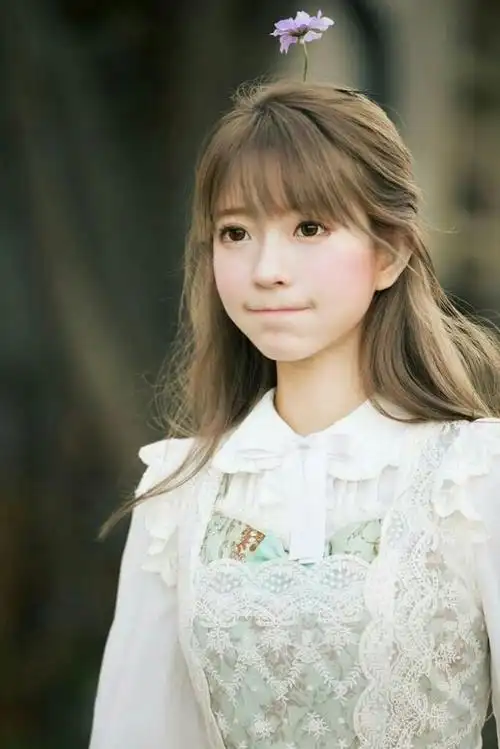 韩国第一美少女yurisa:初恋脸很可爱,穿洛丽塔最梦幻