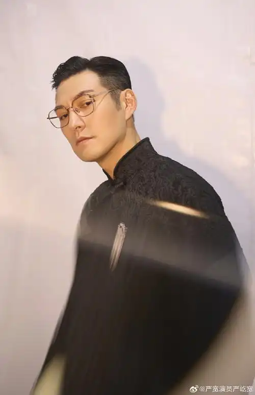 上海时装周开幕秀,用惊艳绝不为过为最帅气的设计师苏雅维喝彩#严屹宽