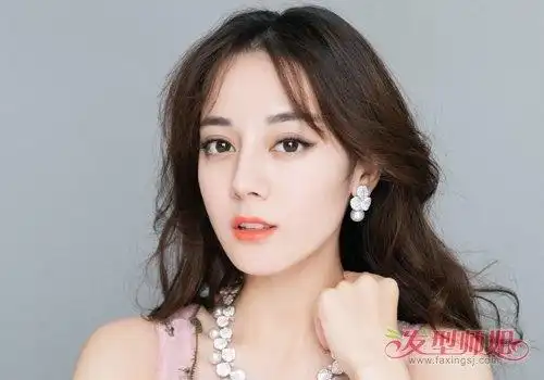 剪出自然小碎发拯救你的发际线 发际线高女生无刘海发型都是这样打理