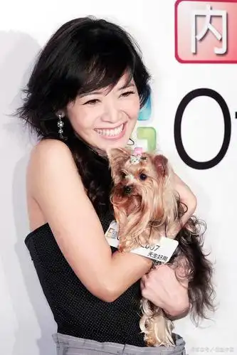 爱笑的侯主播——侯佩岑