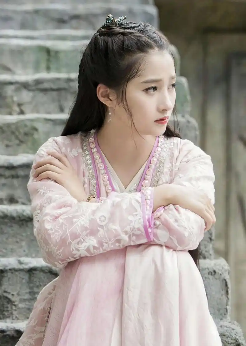 轩辕剑之汉之云|耶亚希  关晓彤在电视剧《轩辕剑之汉之云》中饰演耶