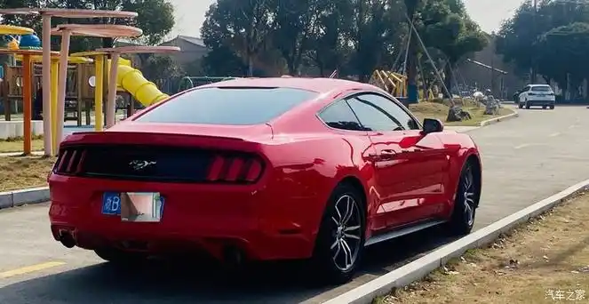 福特野马2.3t性能版 售价:13.29万元 上牌日期:20