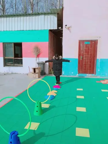 石象镇实验幼儿园中一班第四节体能课《阳光下的宝贝》