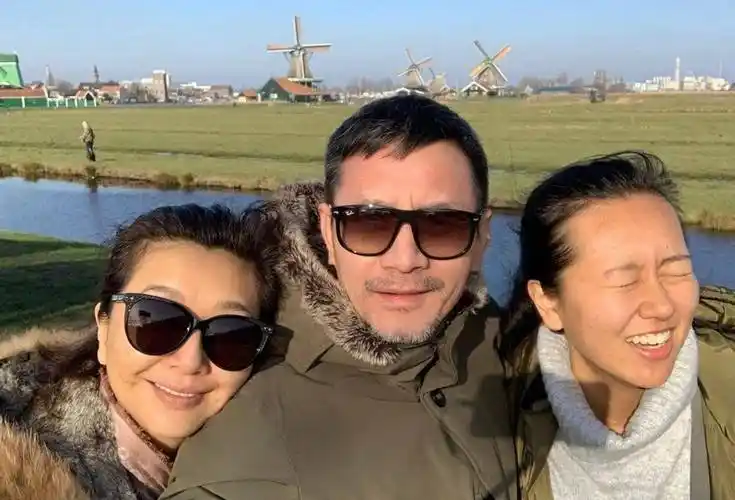 江珊有新男友后超爱打扮!