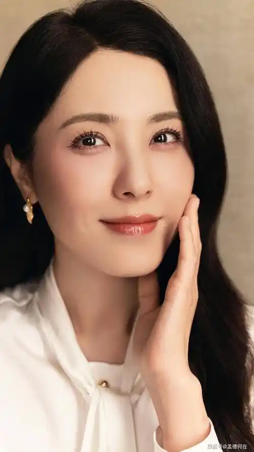 曾黎这身材,竟然这么饱满性感!_外表_光芒_夜空