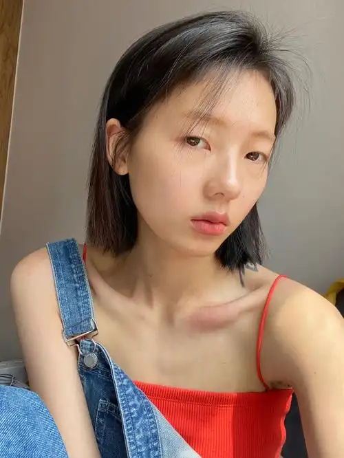 素颜浅自拍一下