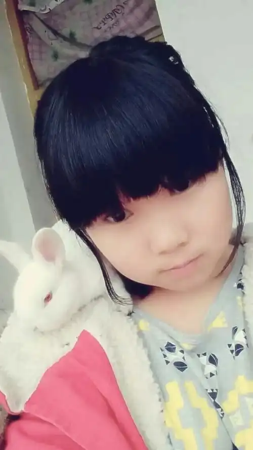 帮我找个15岁漂亮是真人照片25张