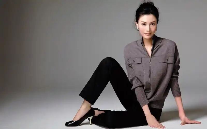 图片描述:李嘉欣宽屏桌面壁纸.