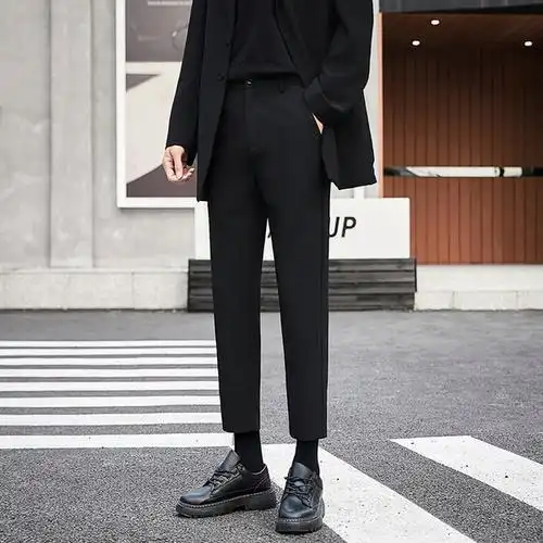 垂感西裤秋季穿搭男(今年秋天最流行的男生穿搭)