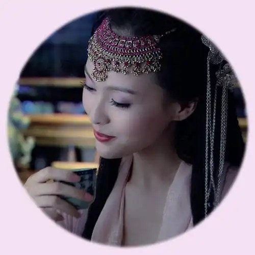 唐嫣《仙剑奇侠传三》【紫萱】萱花寂寞红,亭亭发几丛.