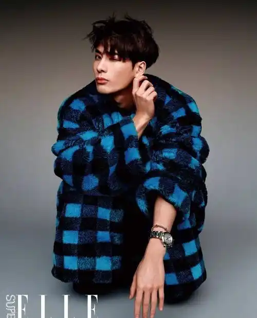 王嘉尔最新杂志大片太帅了!