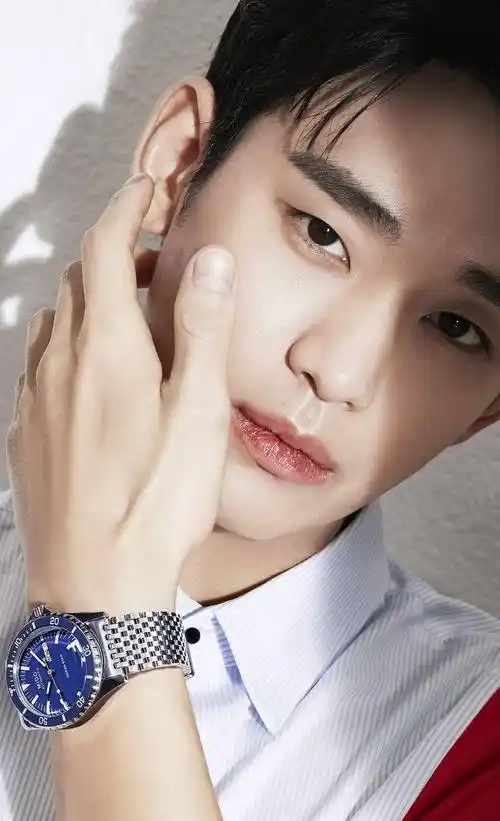 过去你"馋"的是金秀贤的颜值,如今你就可以馋他的身材