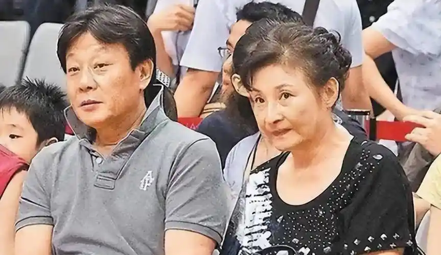 原创娶了2个老婆楼上楼下来回跑68岁的寇世勋如今后悔了吗