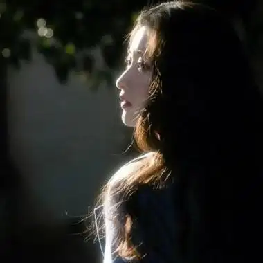 侧面气质成熟女人头像高清好看的侧颜头像女生唯美漂亮图片