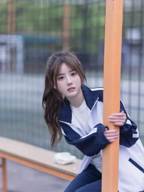 漂亮女孩穿校服的样子好美在那些岁月中这个年纪总是让人难忘