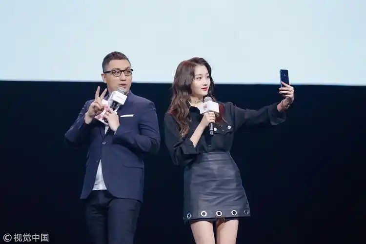 关晓彤排场超大坐直升机登场但爱情竟滋养出一脸老态