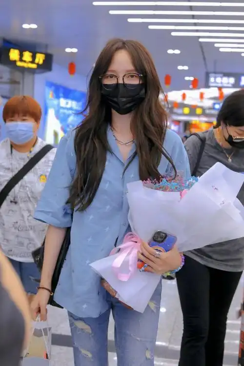 孟佳出道十二周年快乐