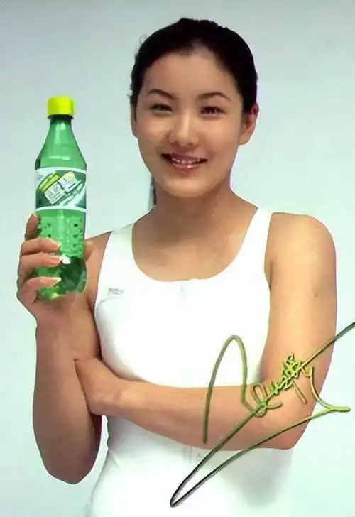 跳水皇后伏明霞不顾全家反对嫁大26岁丈夫如今后悔了吗