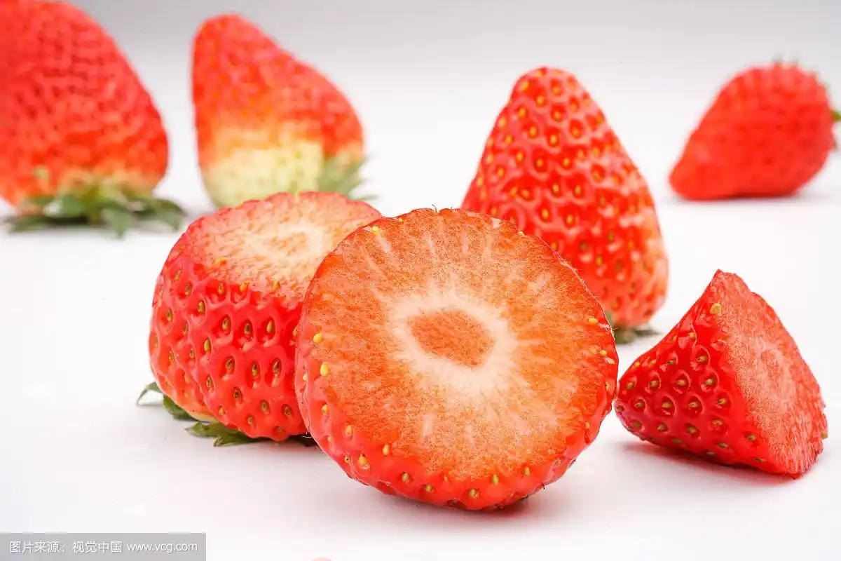 切开的草莓