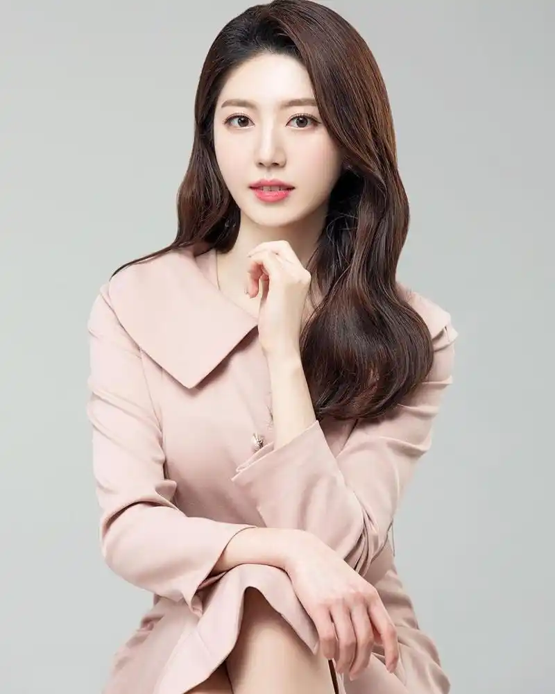 职业头像 其实不一定要专门去拍头像照,除非是免冠照.