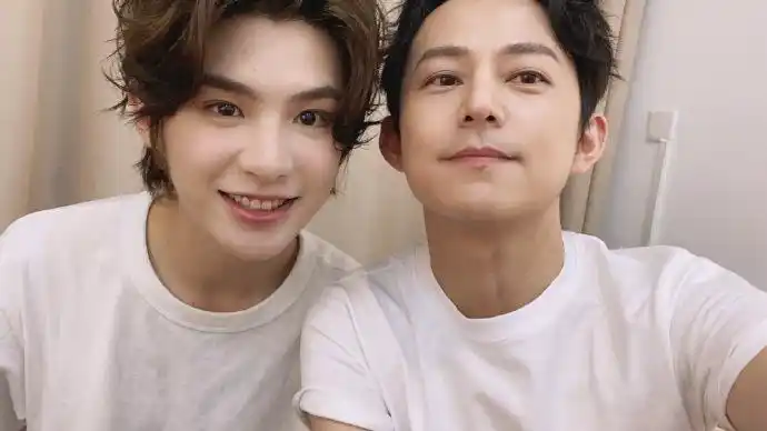 黄明昊合影小合集