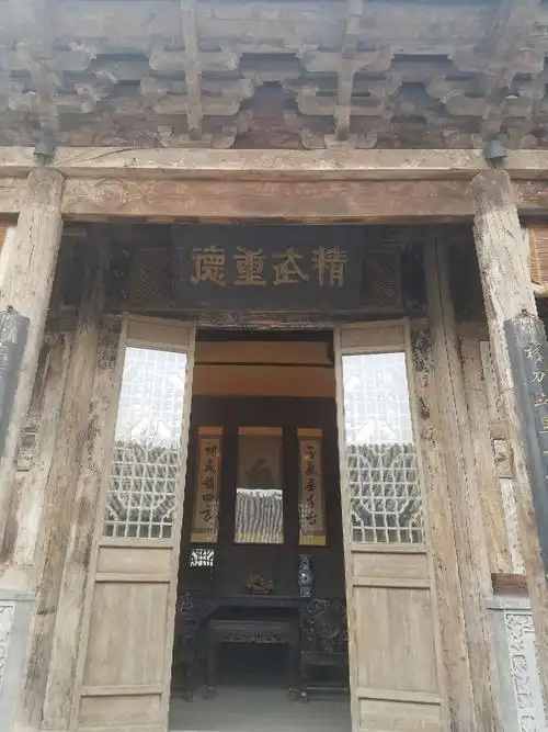 震远镖局位于古北水镇景区内门口即是龙凤温泉池