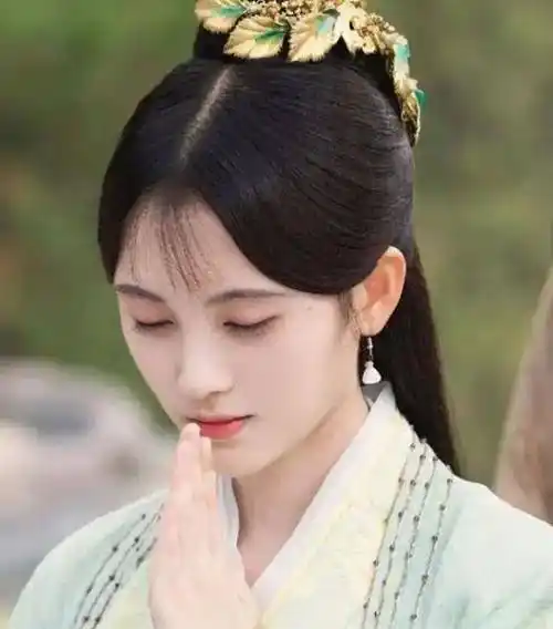 鞠婧祎穿"洛丽塔裙"跳舞,无需美颜和滤镜,依旧美得这么真实!