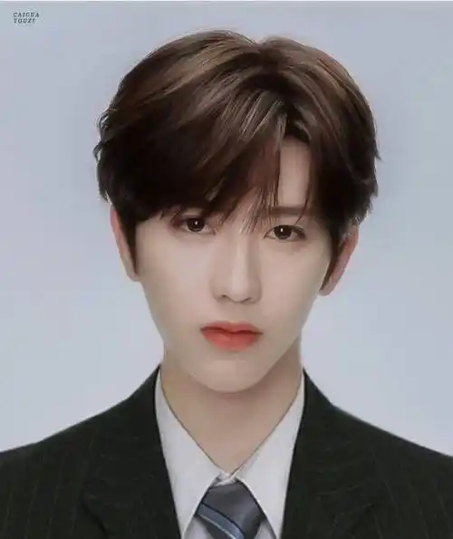 明星证件照baby惊艳,张艺兴呆萌,看到肖战王一博,粉丝:我酸了_效果