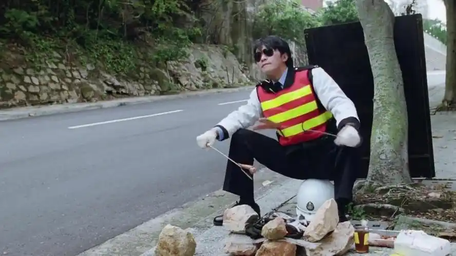 逃学威龙2:边工作边烤鸡翅,做交警我只服星爷,这段太搞笑了