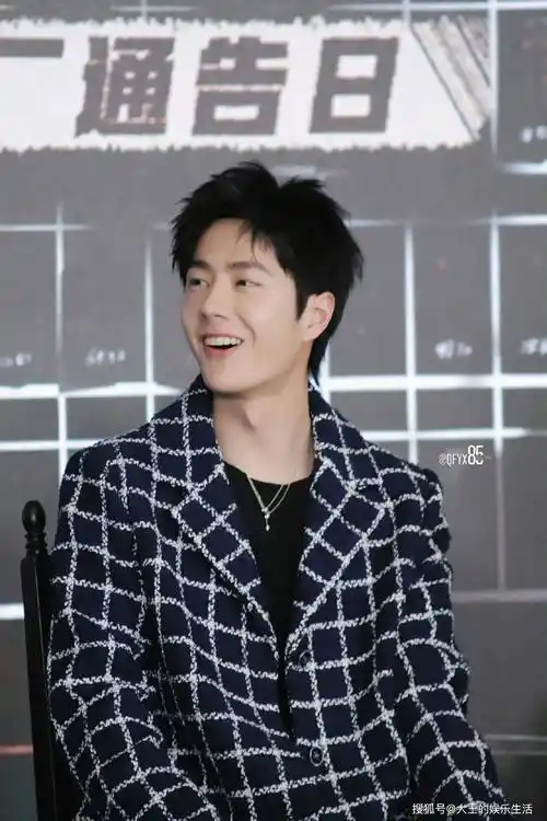 原创王一博你终于不戴帽子了却被网友怀疑脱发才戴的假发引热议