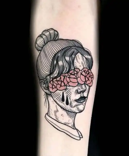 忧伤的女孩纹身图片_手臂纹身图案