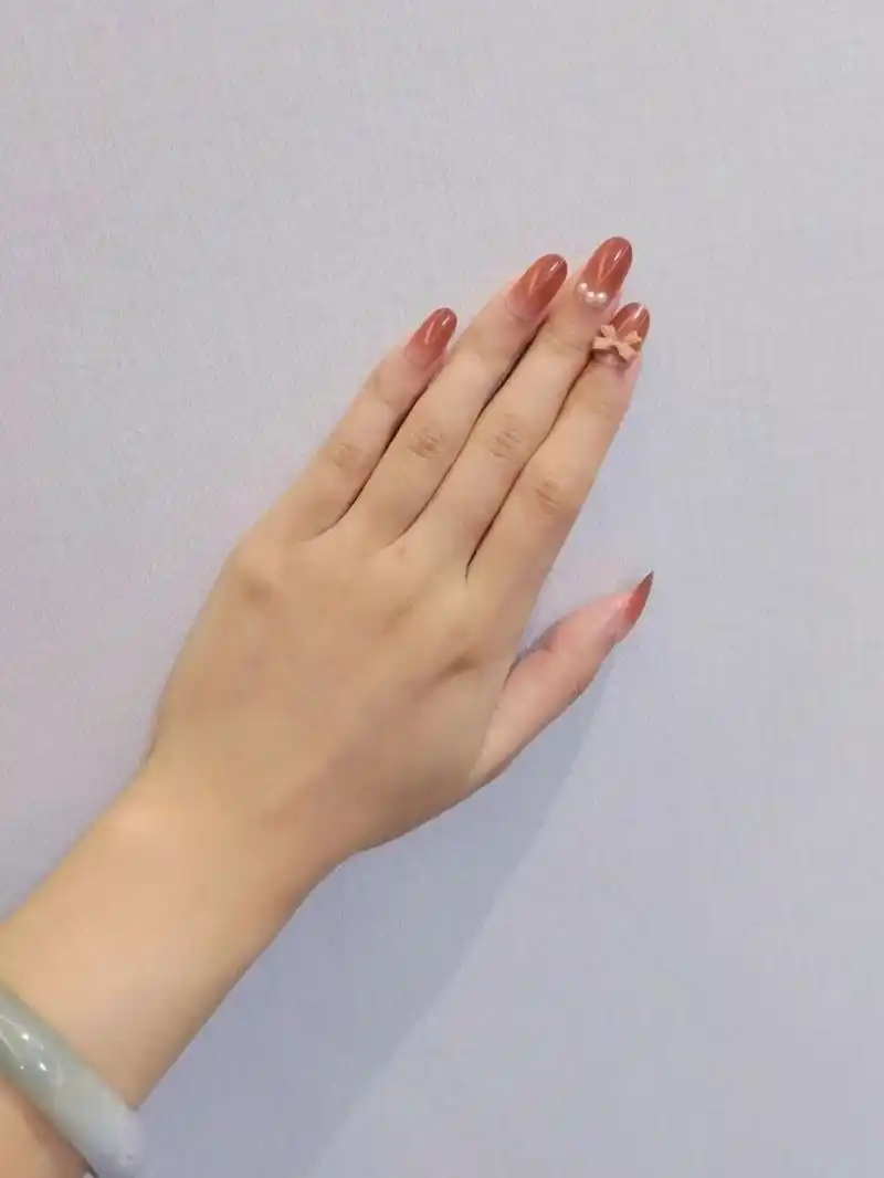 黑黄皮甲贴推荐颜色,这个颜色的甲贴搭我的小黑手美爆了!绝绝 !!