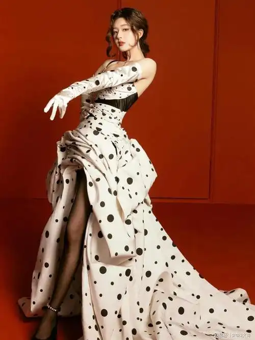 赵露思高级礼服写真