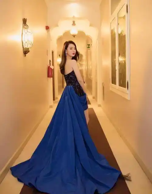 戚薇活动造型真拉风,亮片裙点缀蓝色蝴蝶结,妥妥的女神范儿_外套_西服