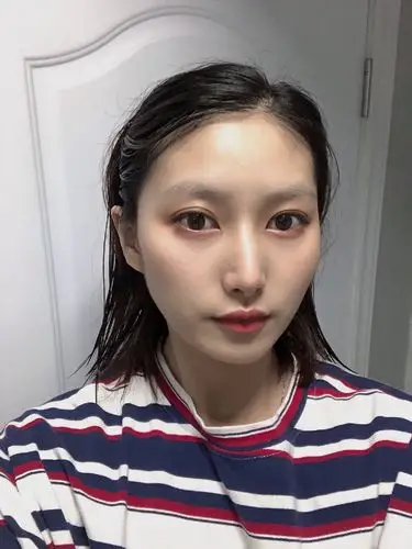 再来发组素颜自拍～皮肤真的有变好哦,这点挺满意,💅_圈子-新氧美容