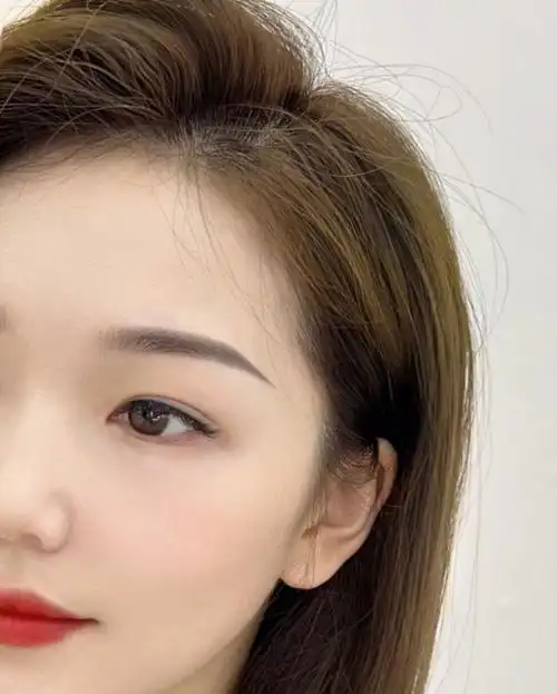 7878我的眉毛比较稀疏,每次化妆花最多时间的部位就是眉毛了,杂乱