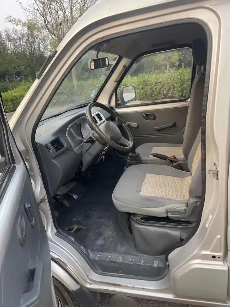 新到2017年6月长安新豹双排货卡,后双轮,1.2排量最高配.