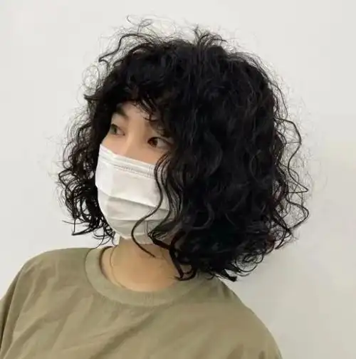 今年流行中短卷推荐 减龄俏皮化身时髦精_女生烫发 - 美发站