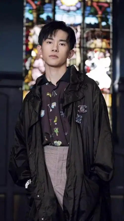 一组易烊千玺超拽帅气的高清图片   千纸鹤们在哪里呢,易烊千玺帅气的