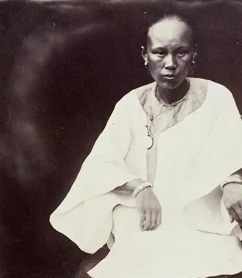 (22)1927年的宋庆龄.右图,宋庆龄在莫斯科.