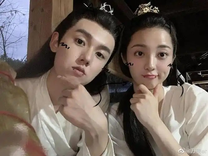 万鹏和张耀好有夫妻相啊