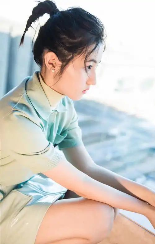 张子枫华表奖小清新写真图片