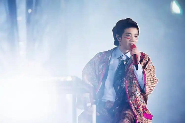 2021华晨宇火星演唱会概念海报释出8年票价未涨暖心回归