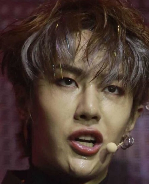 王一博离开了百万打光师,面色憔悴法令纹太深,粉丝看完纷纷取关